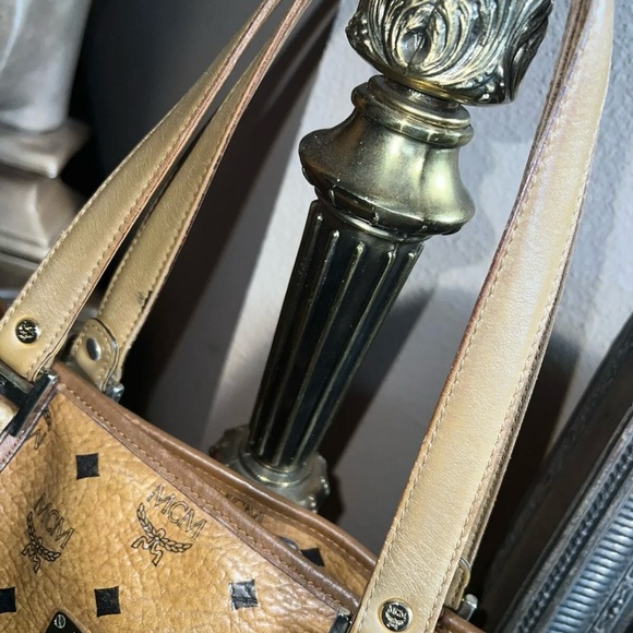 100% Authentic MCM VisetosShopper
Shoulder Bag - Picture 8 of 11